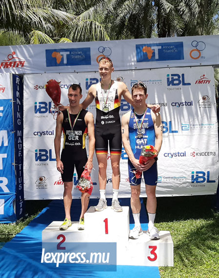 Ayant fini derrière les Allemands Valentin Wernz et Jonas Breinlinger, Ognjen Stojanovic est monté sur la 3e place du podium à l'ATU Cup à l'hôtel Shandrani.