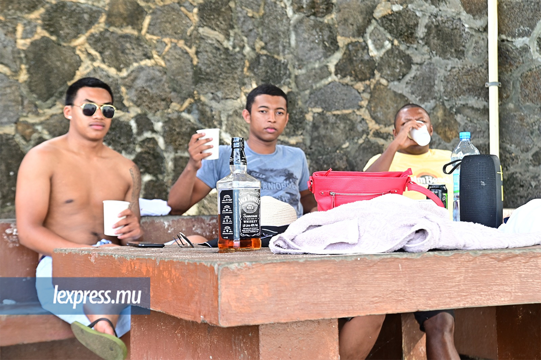 Des «gajacks» en veux-tu en voilà, des grillades, des moments précieux passés entre amis et en famille. Pour bien commencer la nouvelle année, les journées à la plage étaient aussi au programme, comme à Mont-Choisy ou Pointe-aux-Sables.