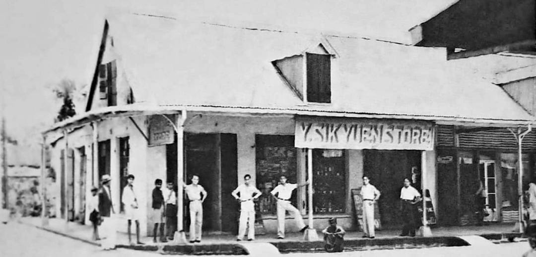 Y. Sik Yuen Store, à l’angle de la route Royale et la rue Pope Hennessy.