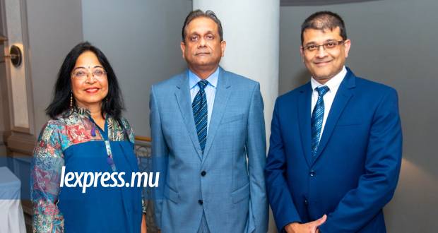 Manjula Bhujoharry, Arvind Issur, Managing Director et Ravi Issur, Aftersales Director.