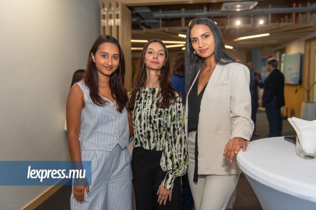 Raveena Rummun, créatrice de contenu ; Shona Ramdhonee, chargée de relations publiques chez Odysseus PR ; et Estelle Desvaux de Marigny, MC.