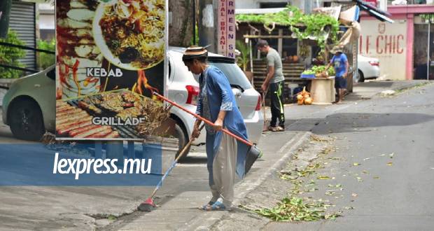 À Bel-Air, les marchands de légumes et magasins commencent à ouvrir, vers 13 heures, mardi.