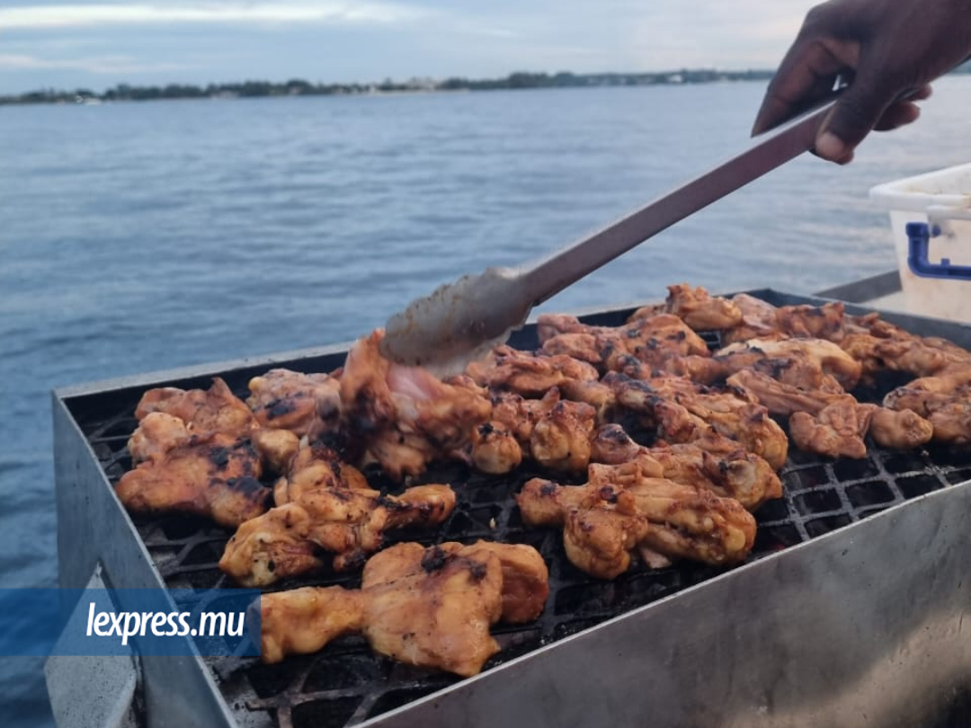 Des «gajacks» en veux-tu en voilà, des grillades, des moments précieux passés entre amis et en famille. Pour bien commencer la nouvelle année, les journées à la plage étaient aussi au programme, comme à Mont-Choisy ou Pointe-aux-Sables.