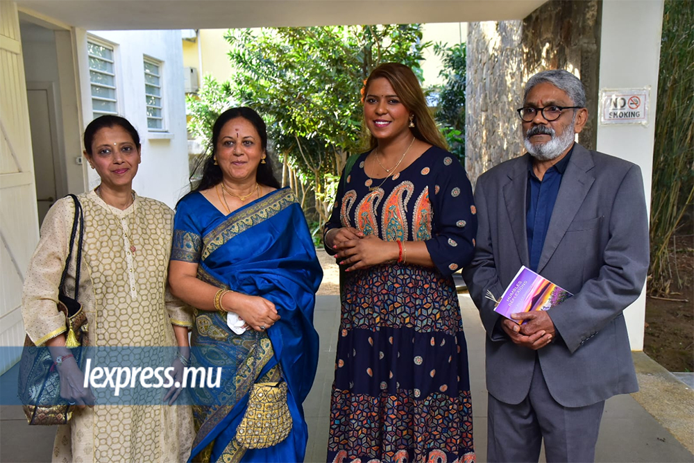 Brinda Veerassamy, Anjali Devi Chedumbrum, Lorsinee Moonsamy et Nanda Chedumbrum.