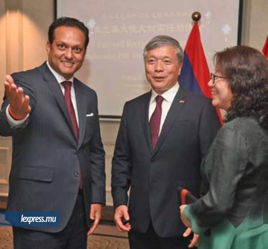 Le «Junior Minister» Dhaneshwar Damry n’a pas manqué de saluer l’ambassadeur de Chine.