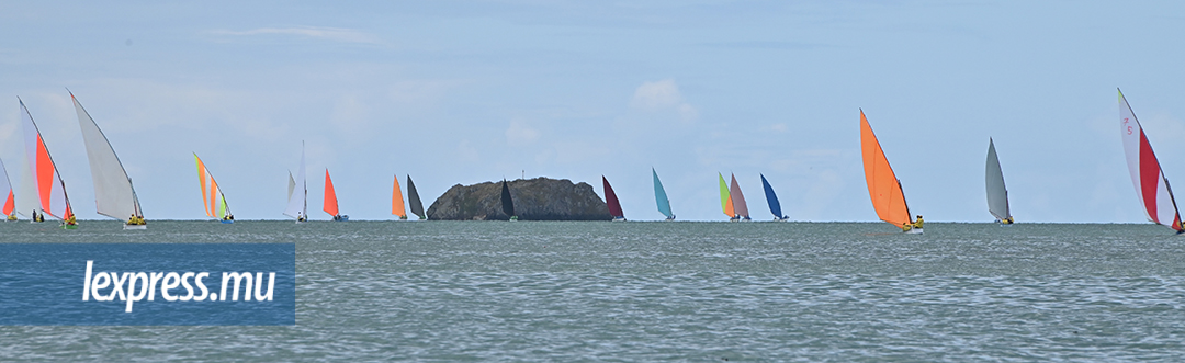 Les voiliers aux multiples couleurs ralliant l’île aux Fous.