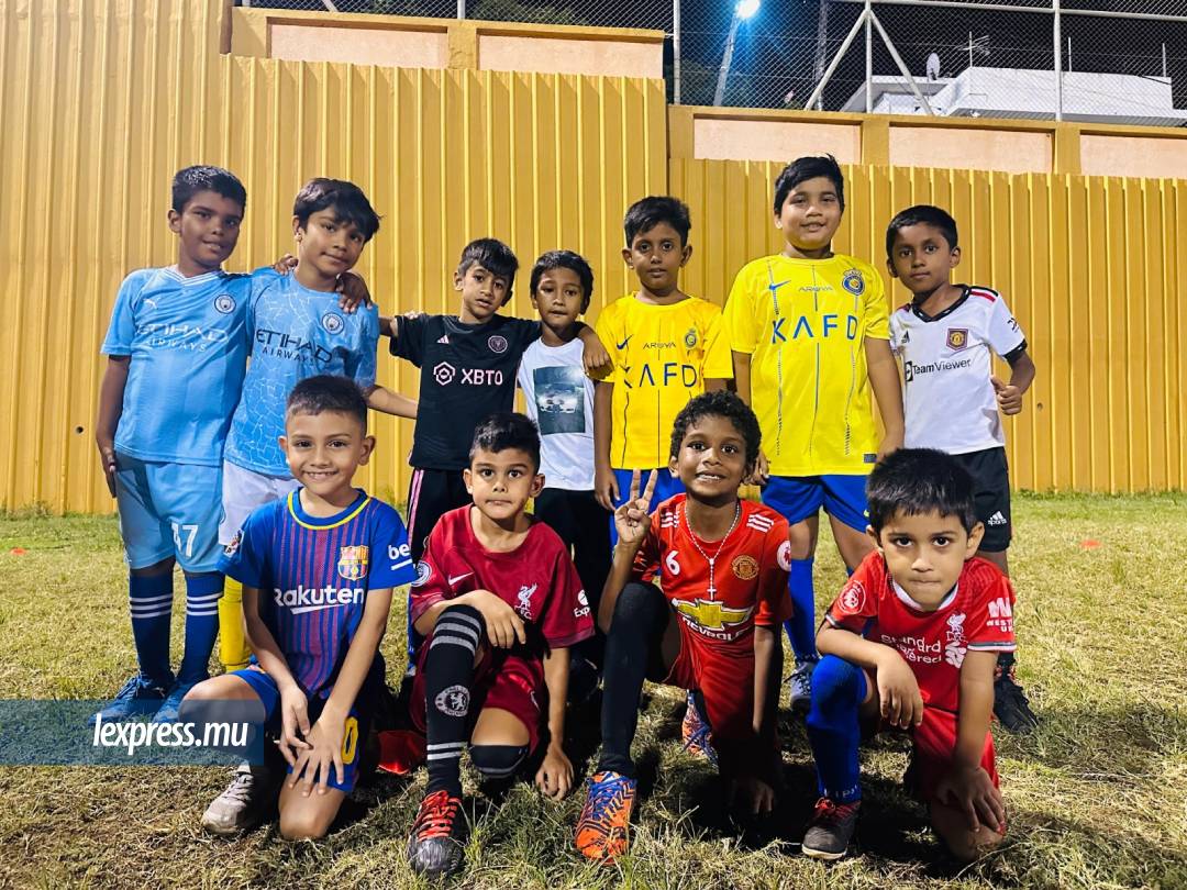 Les jeunes de l'académie de foot.